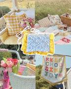 Delight Ruffle Zipper Pouch